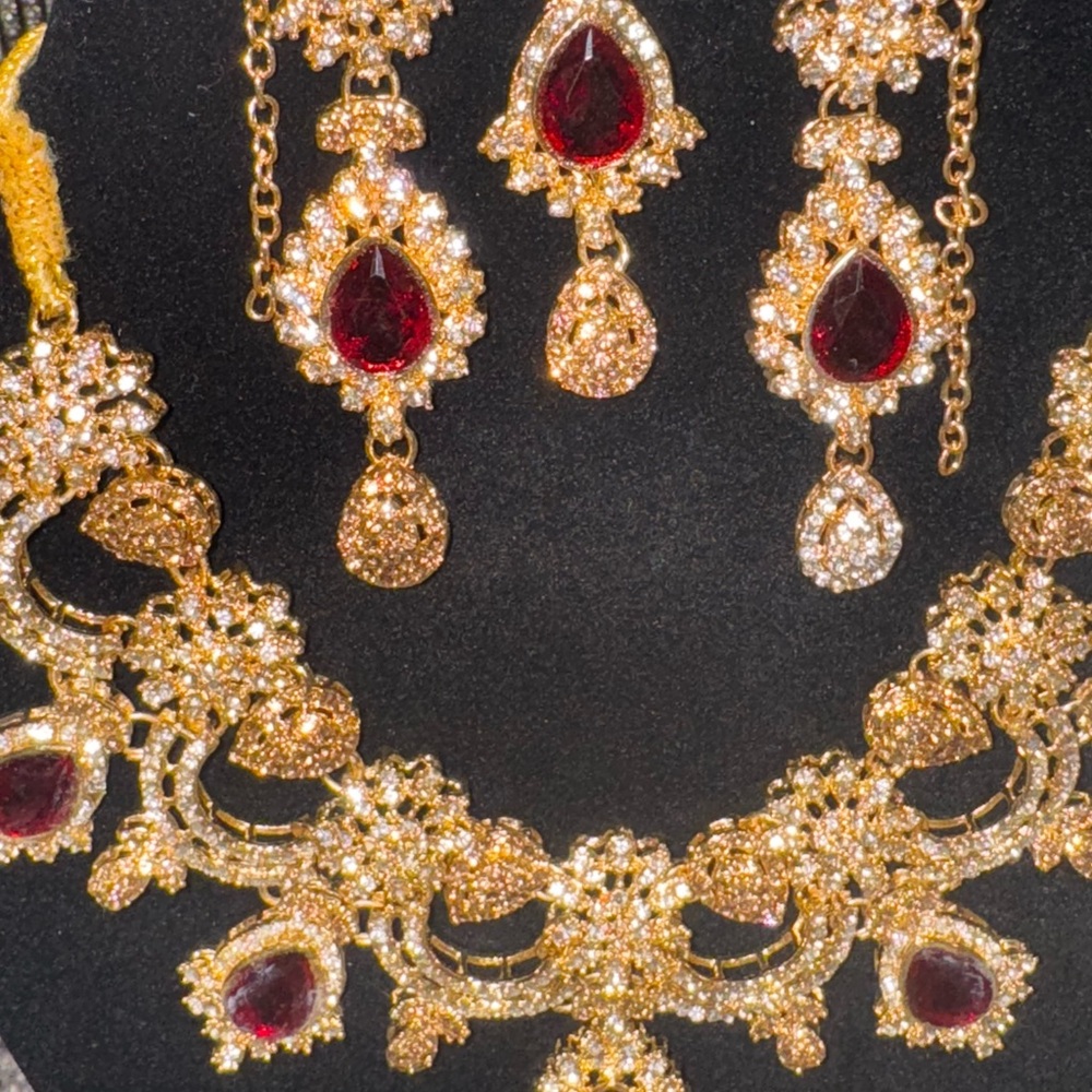 Red and Gold AD set - Picture 7 of 12